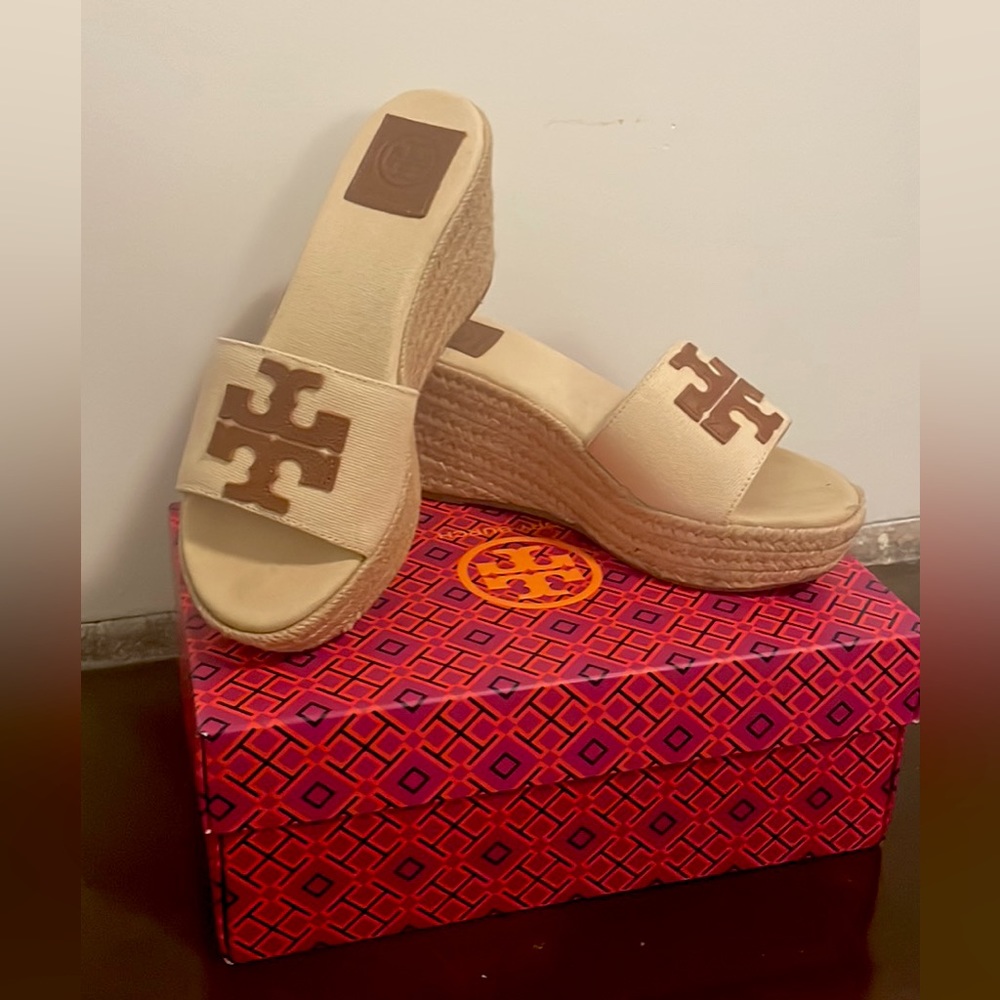 Tory Burch Weston Wedge Slide (size 5) perfect summer sandal!!!